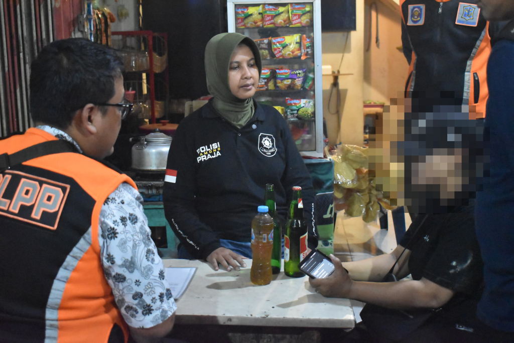Warkop Pangku Putro Agung Digerebek, 29 Botol Miras Disita