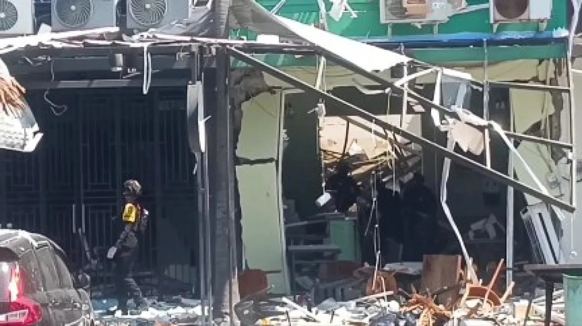 Foto : Kondisi tempat ledakan di Ruko San Antunio, Surabaya. Selasa (6/10/2026) pagi. (Istimewa)