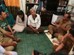 Takziah ke Rumah Pasien meninggal, Dirut RSUD Dr. Soewandhie Surabaya Minta Maaf