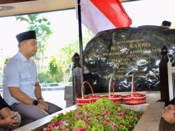 Ikut Deklarasi Jaket Bung Karno di Blitar, Wali Kota Eri Cahyadi: Kita Teruskan Api Perjuangannya, Bukan Abunya