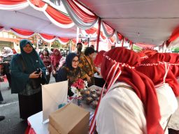 Pemkot Surabaya dan Dekranasda Berdayakan Keluarga Akseptor KB