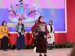 Aksi Fashion Show Istri Pejabat Pemkot Surabaya di SGE Bikin Heboh