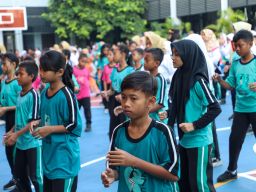 Peringati Hari Anak Nasional 2025, Ratusan Siswa Surabaya Meriahkan Pagi Ceria Bersama Bunda Rini