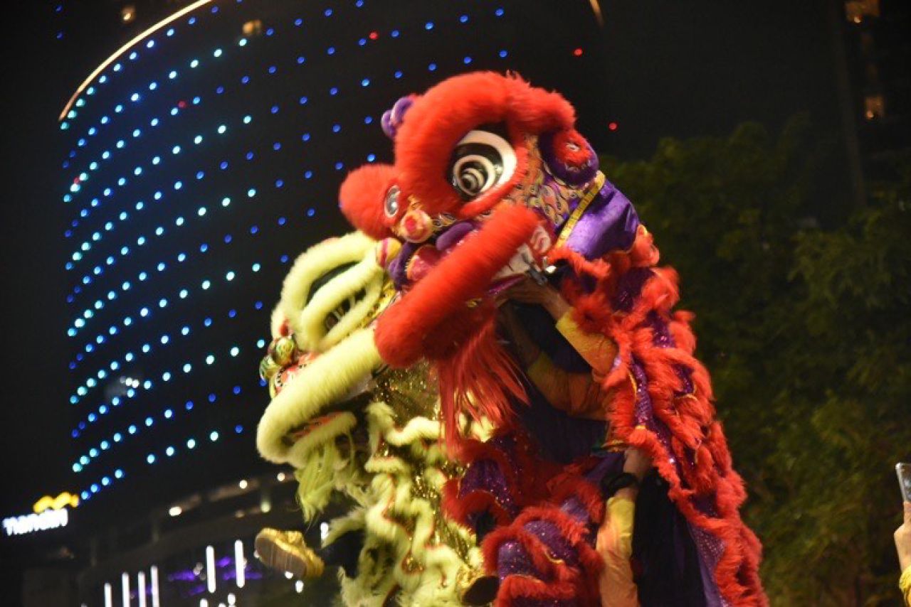 Yuk! Rayakan Imlek Sambil Nonton Barongsai Hingga Wayang Potehi di Alun - Alun Surabaya