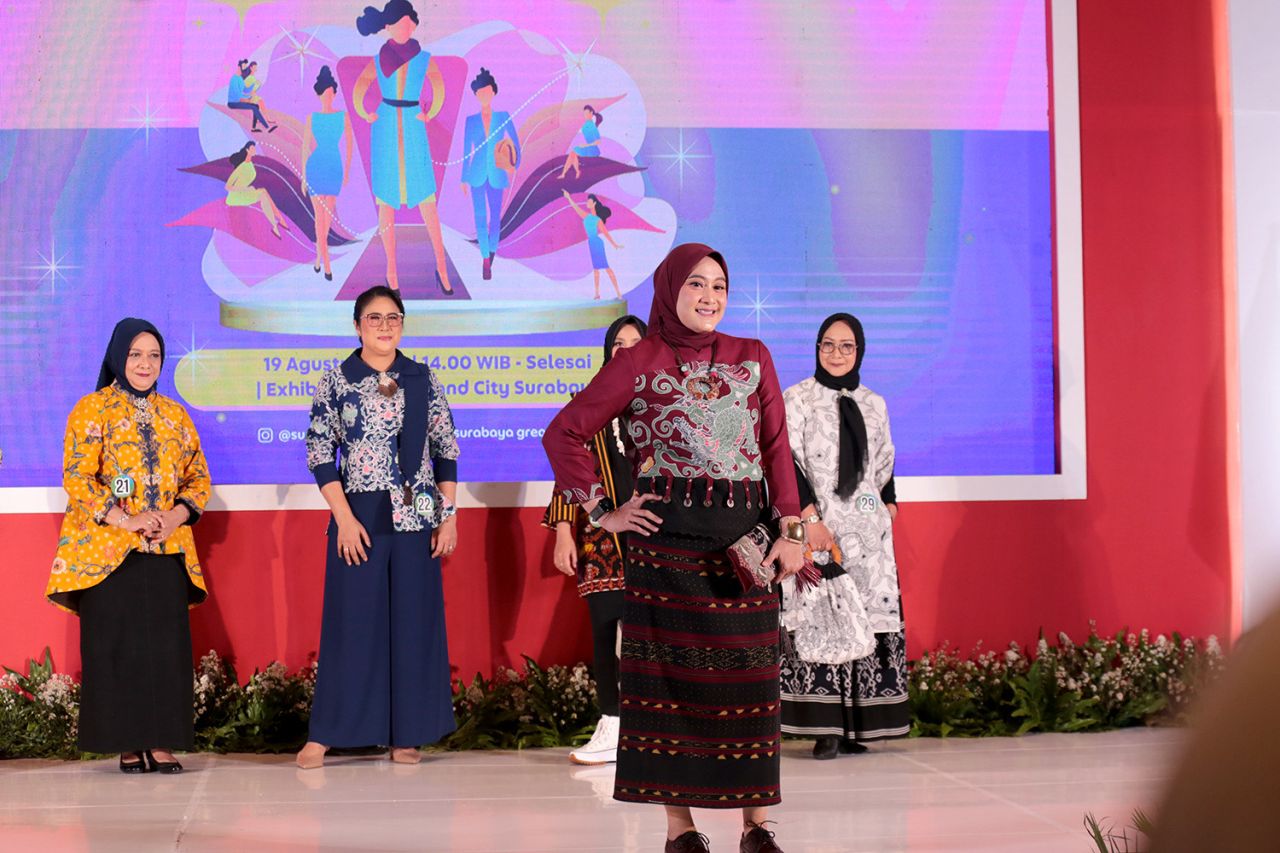 Aksi Fashion Show Istri Pejabat Pemkot Surabaya di SGE Bikin Heboh